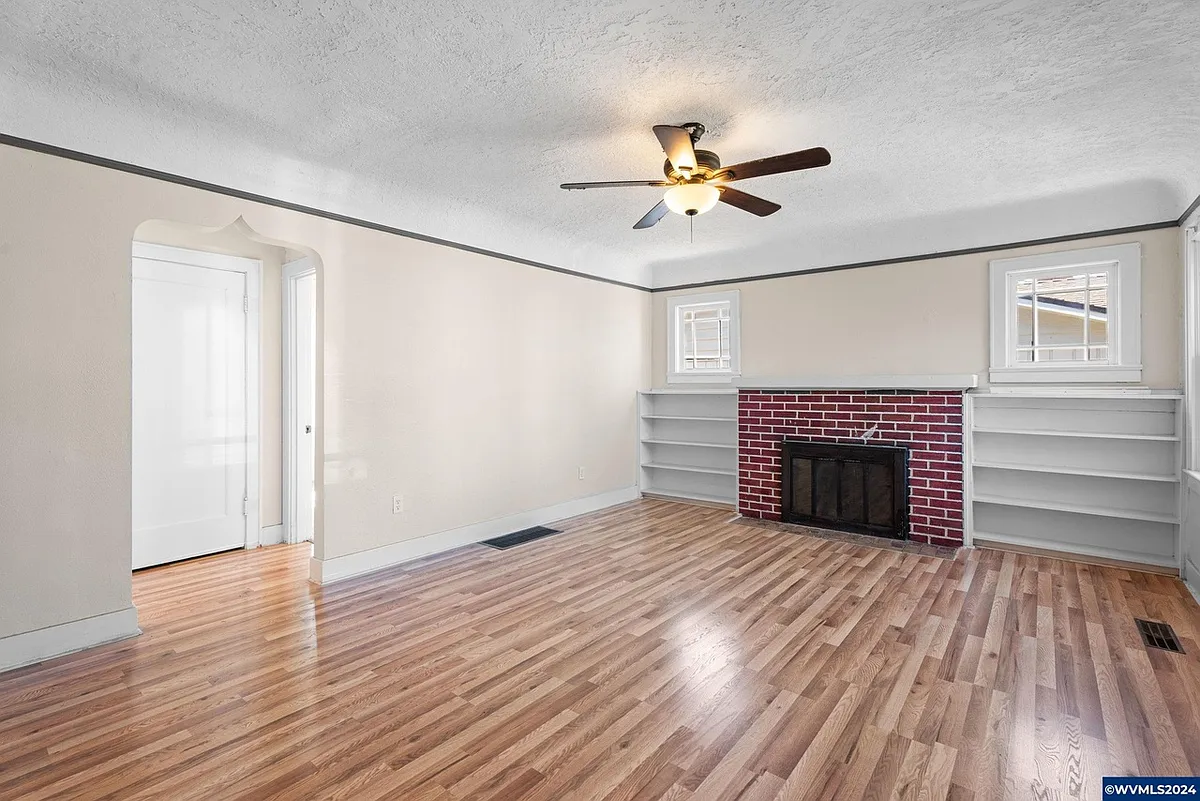 Building Photo - 1140 13th St NE #1