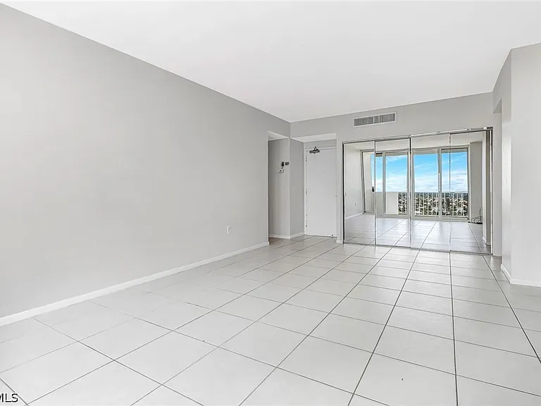 140 Seaview Ct #1504 — Photo 5