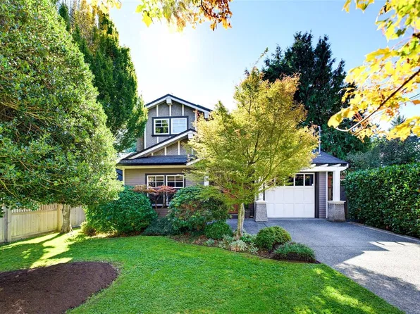 2171 Bartlett Ave, Oak Bay, BC V8S 2R1