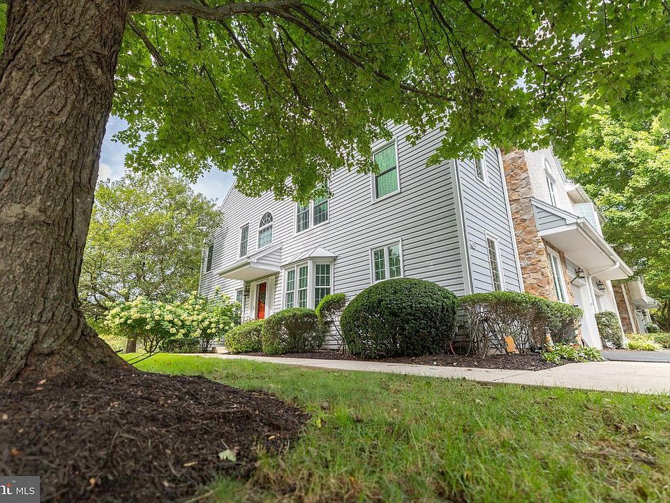 1st image of 310 Newport Pl