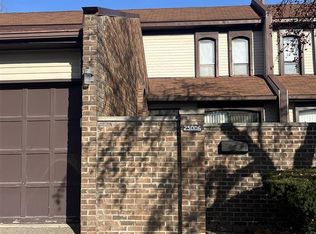 25006 Chambley Dr, Southfield, MI