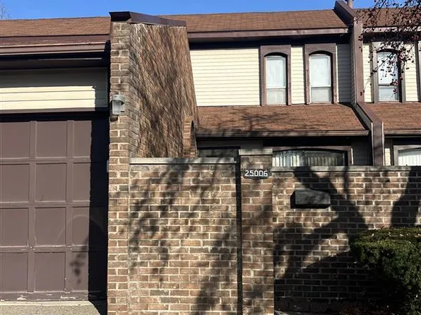 25006 Chambley Dr, Southfield, MI 48034