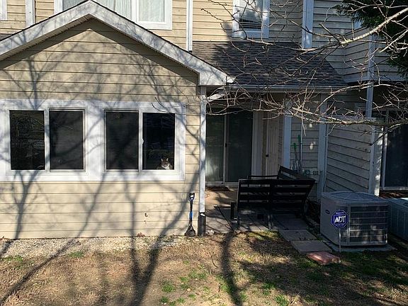 3rd image of 143 Lakeside Dr