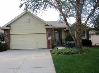 11545 Lakeview Dr, Papillion, NE 68133