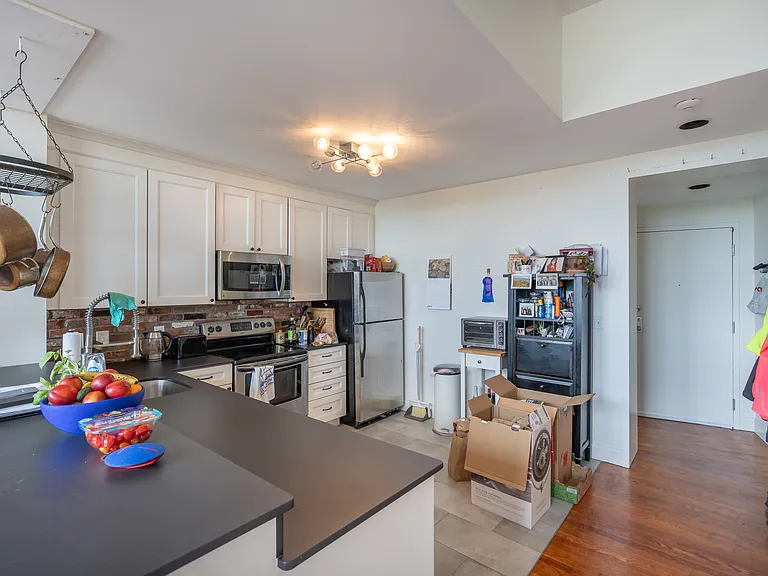 240 Heath St #8 — Photo 4