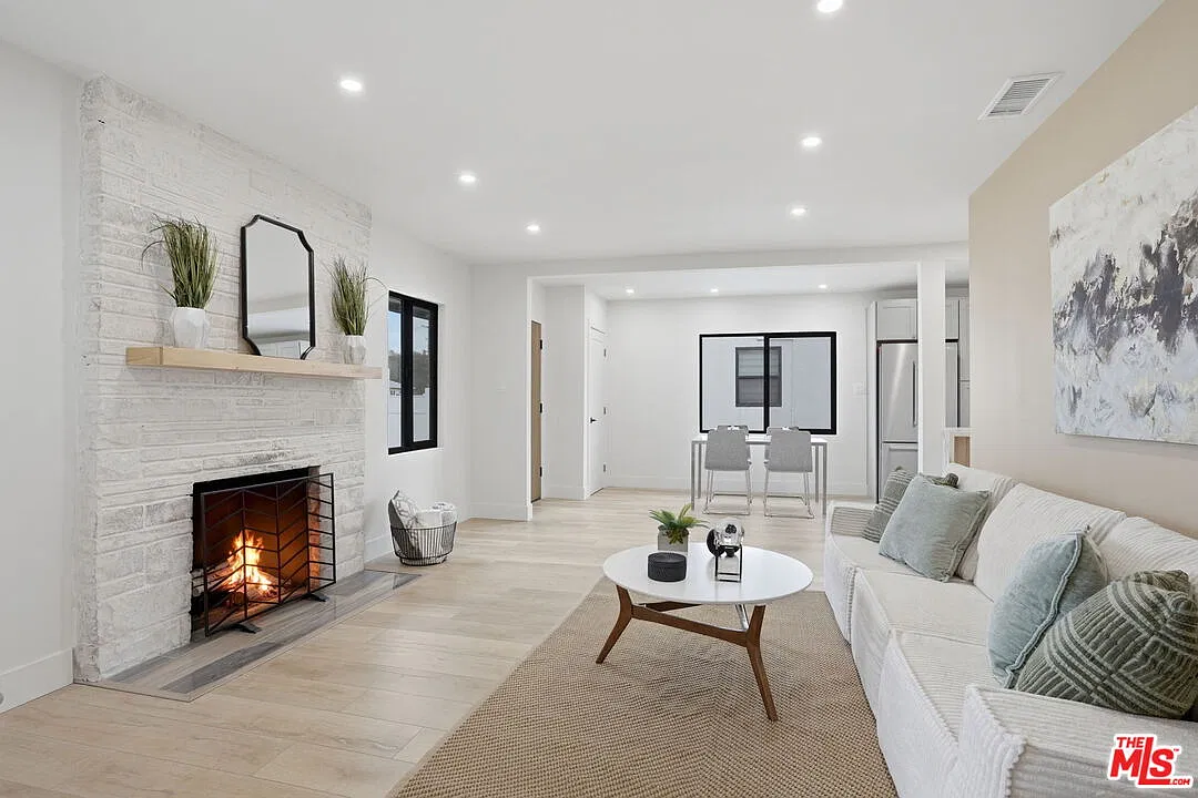 2 bed, 2.0 bath, 1473 sqft, $4,695 — Photo 4