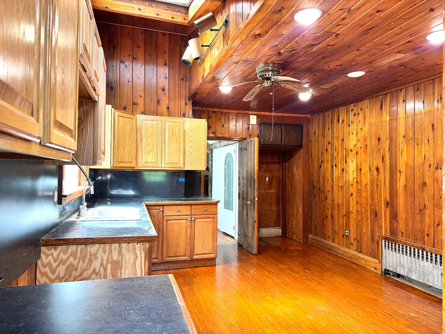 6 bed, 3400 sqft, $9,000 — Photo 3