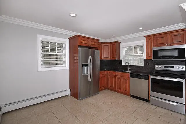 Fairfield Townhouses at Babylon Village — Photo 4
