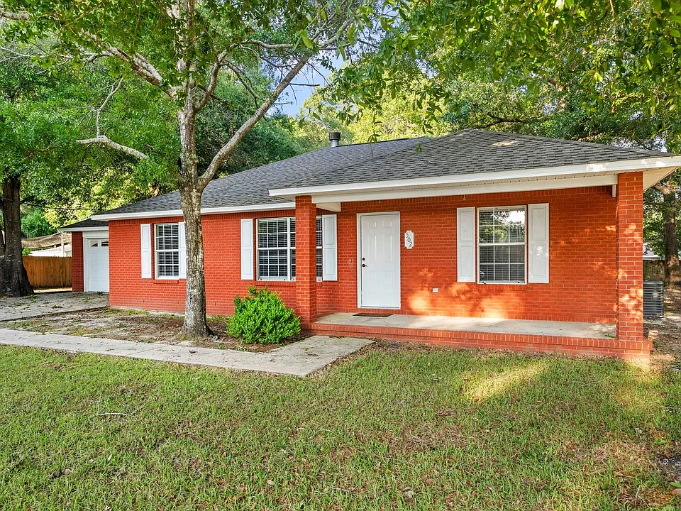 502 Hyde Park Dr