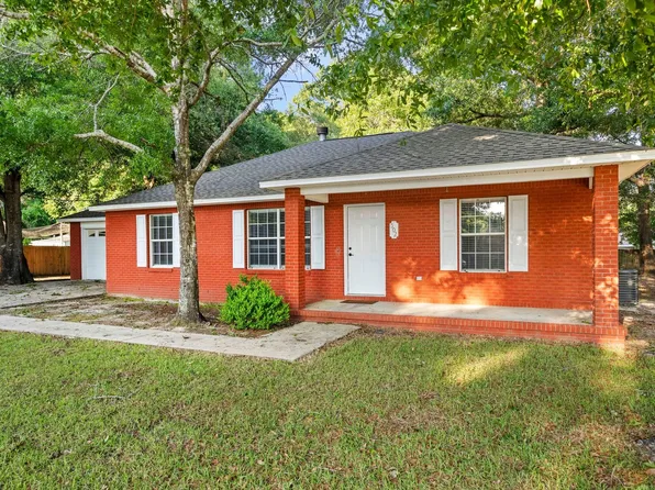 502 Hyde Park Dr, Crestview, FL 32539