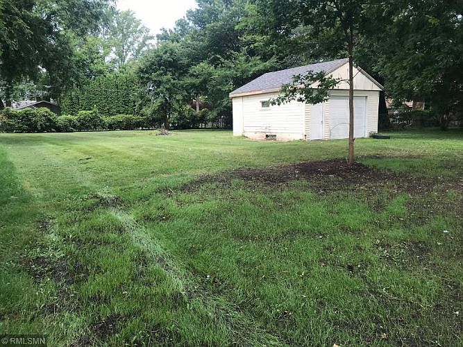 2nd image of 932 Carlton Ave