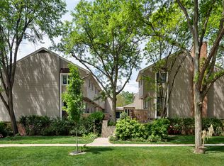 1148 Meadow Rd, Northbrook, IL 60062