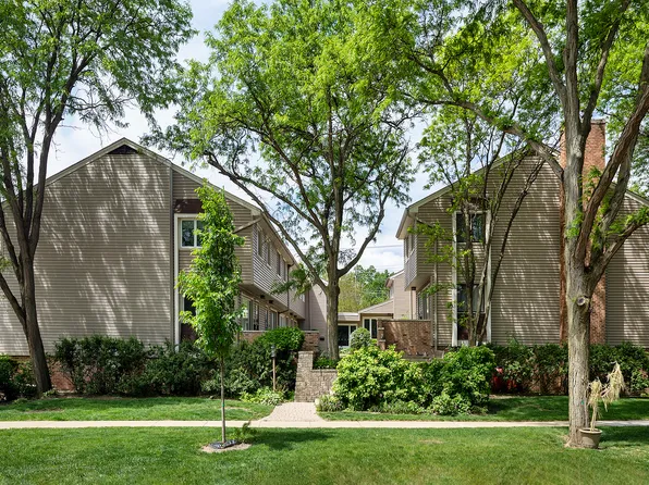1148 Meadow Rd, Northbrook, IL 60062