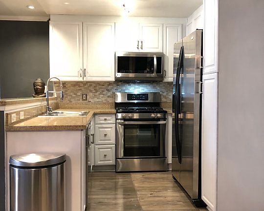 4th image of 5530 Owensmouth Ave APT 211
