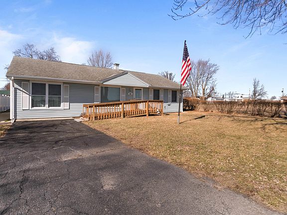 3rd image of 810 Ash St