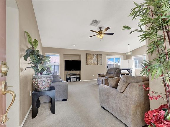 4th image of 106 Sugarbush Ln