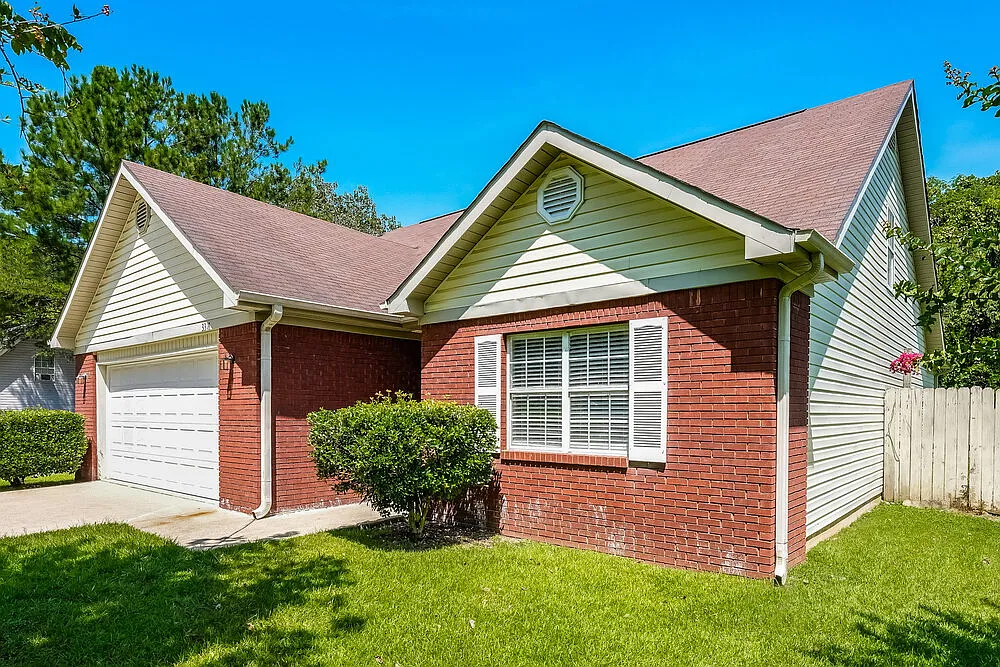 3 bed, 2.0 bath, 1738 sqft, $1,460 — Photo 4