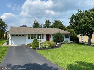 11 Berwick Rd, Kendall Park, NJ 08824