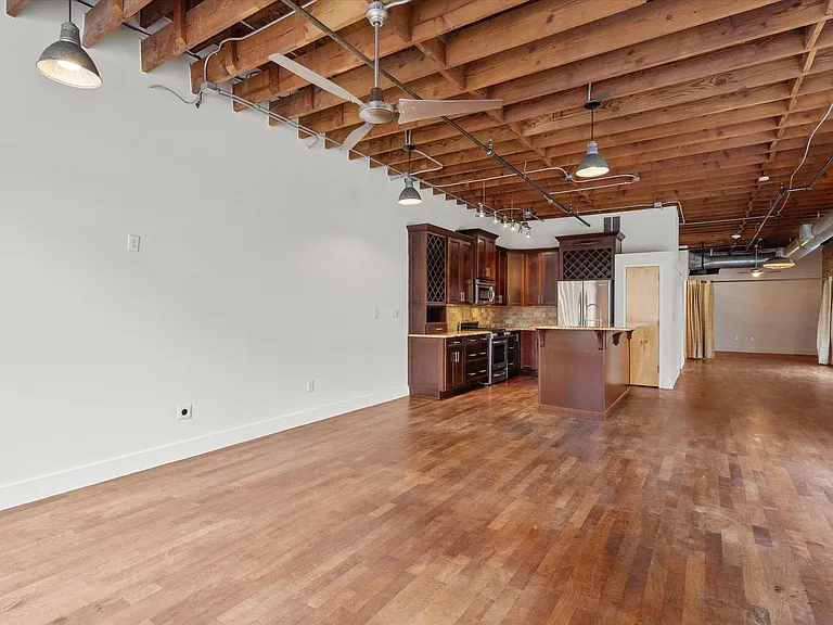 411 Brazos St — Photo 13