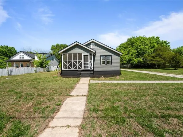 628 E Elm St, Graham, NC 27253