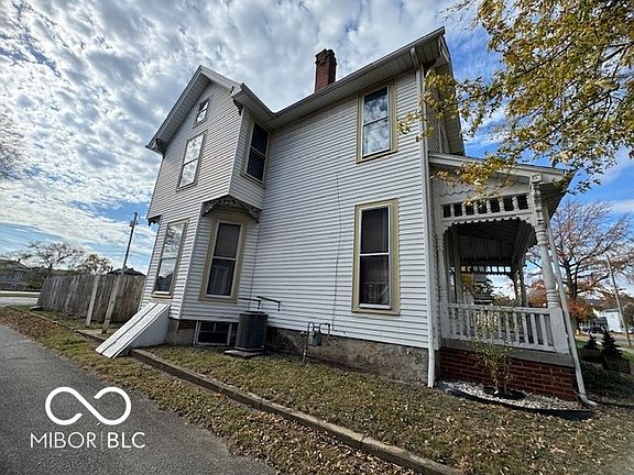 3rd image of 117 W Mechanic St