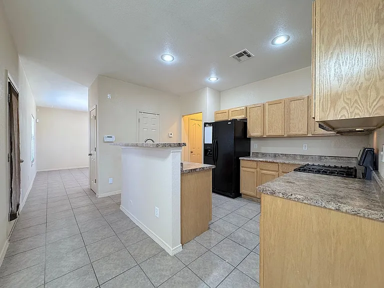 10421 Silvercloud Dr — Photo 7