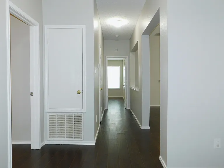 1648 Crown Point Dr — Photo 11