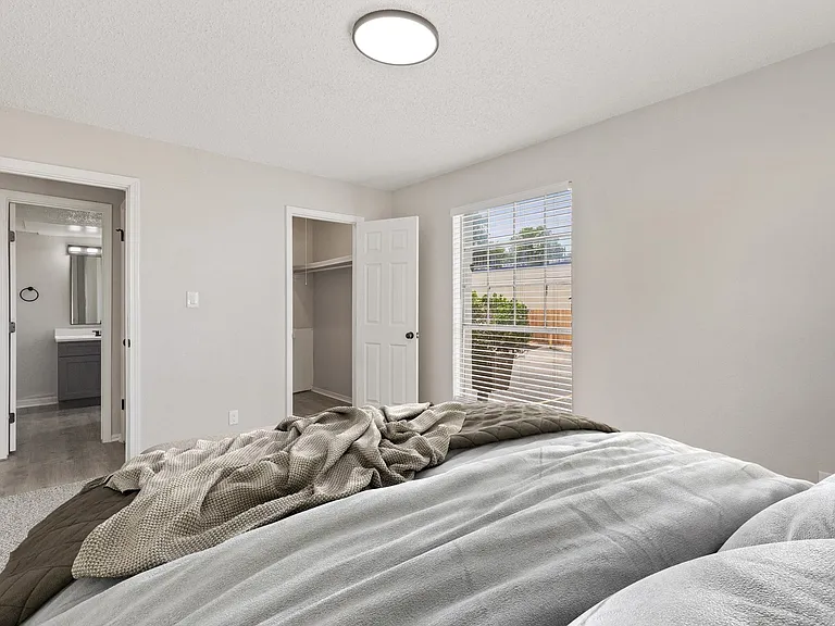 Chateau 68 Apartments — Photo 11