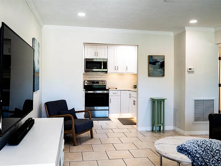 569 Bamboo Dr S — Photo 4