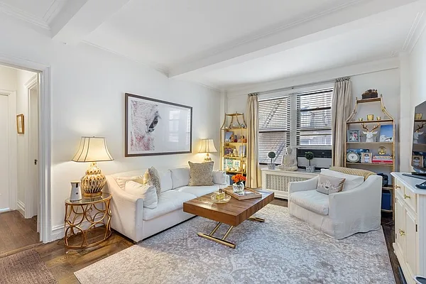 Sold by Sloane Square | media 2