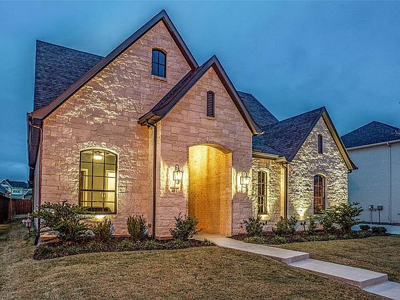 2nd image of 401 Nora Ln