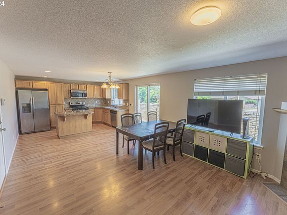5th image of 2728 NE 126th Ave