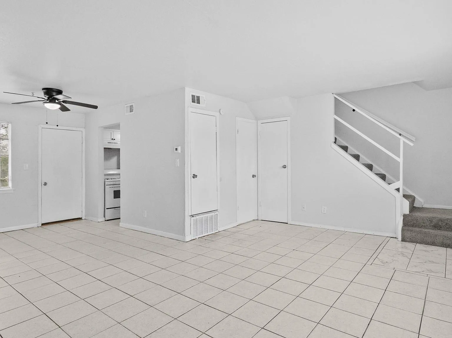 3 bed, 2.5 bath, 1104 sqft, $1,200 — Photo 3