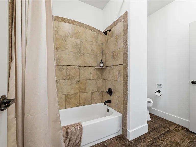 570 S Point Ct — Photo 16
