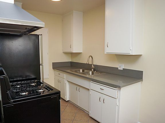 3rd image of 504 Grand Blvd Unit 1