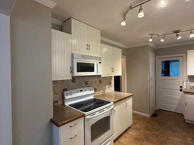 923 S 21st Ave — Photo 16