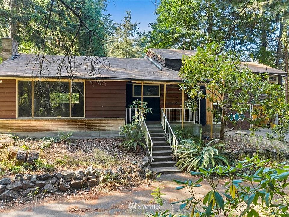 1st image of 525 NE Serpentine Pl