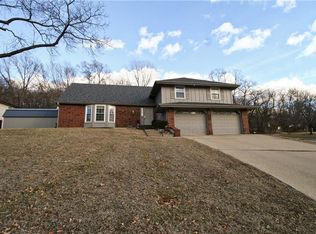 2131 Francis Ct, Leavenworth, KS 66048
