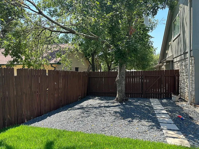 1808 Sylvia Ln — Photo 23