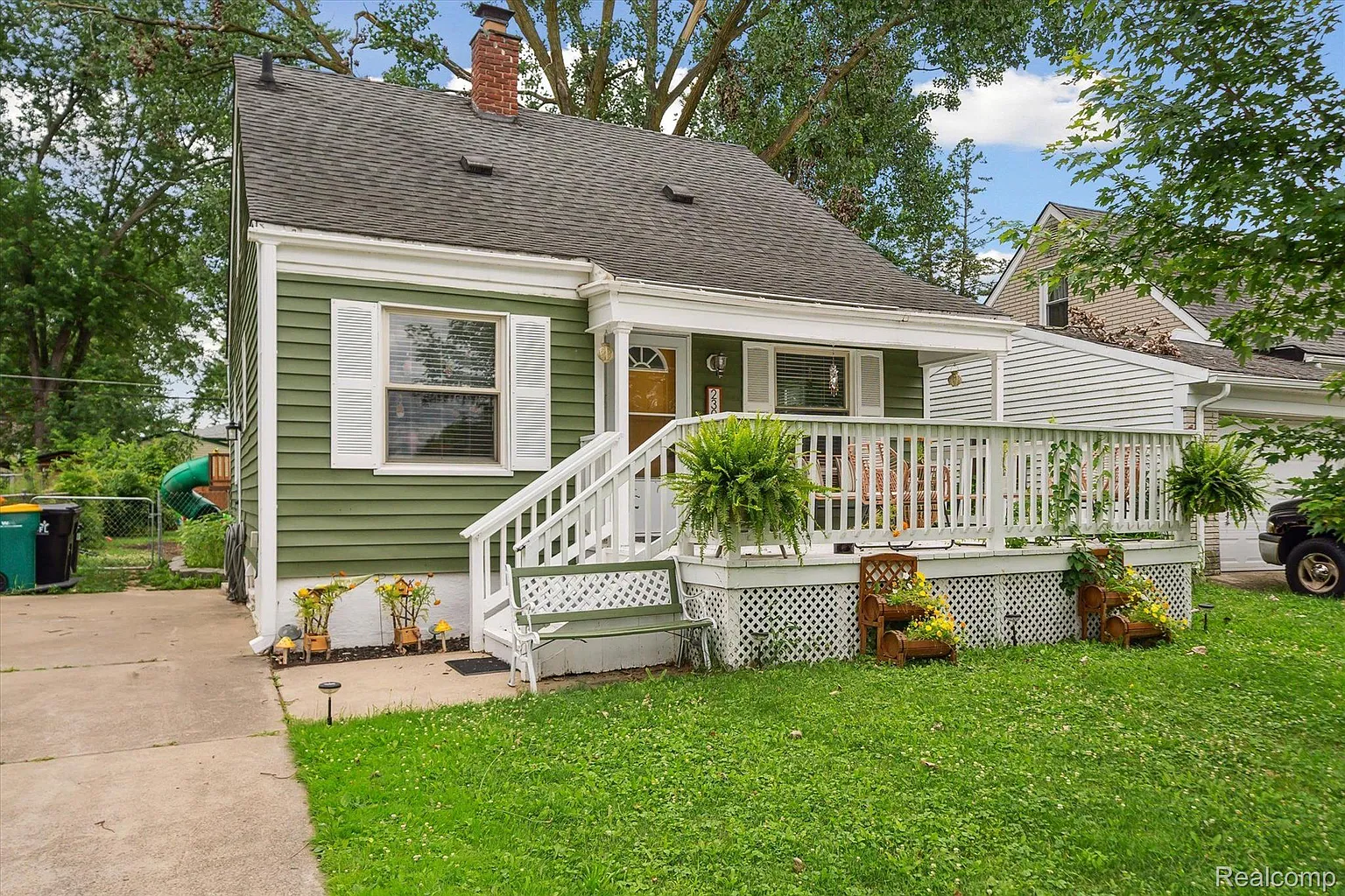 23081 Albion Ave photo 1