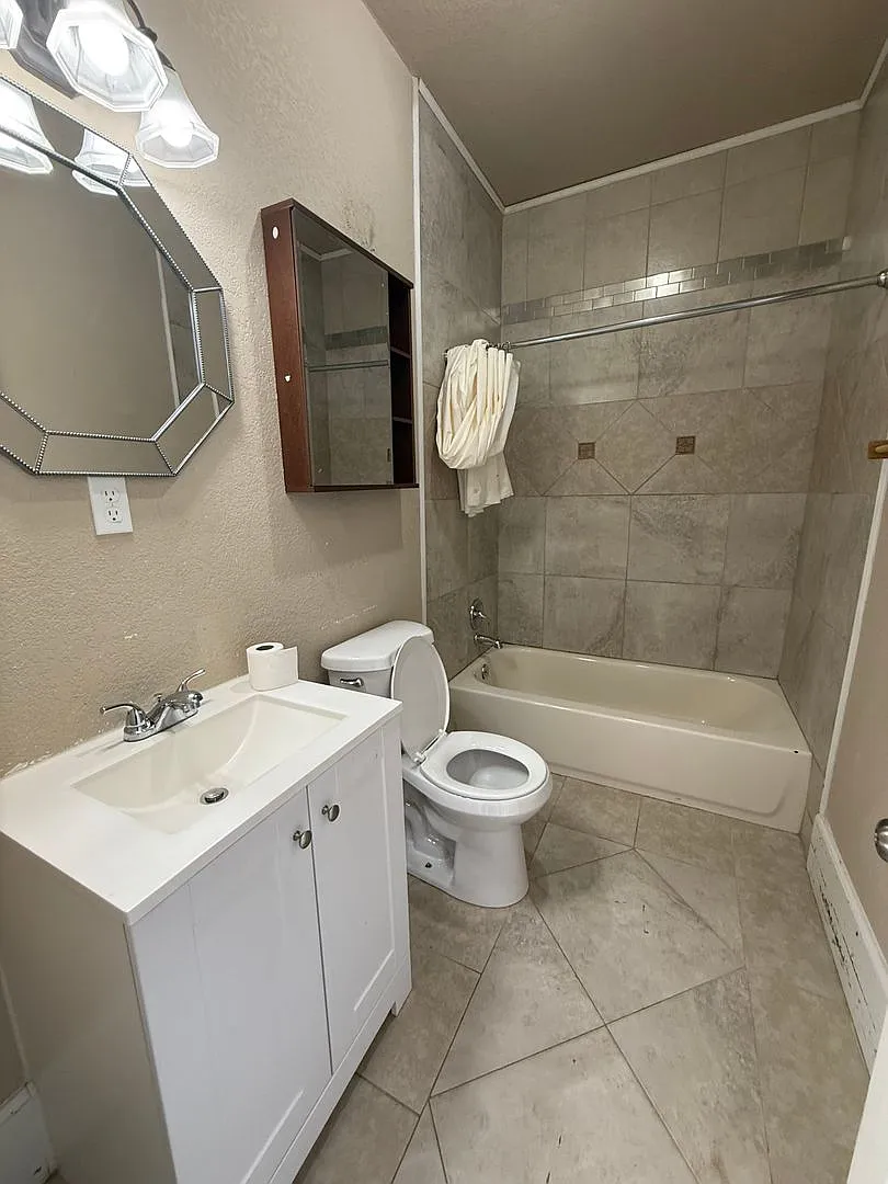 1002 S Montana #C — Photo 2