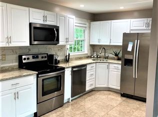 4 Hickory Ln, Ansonia, CT 06401