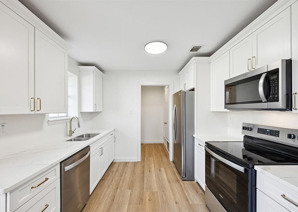 1st image of 302 W Pelton St #302