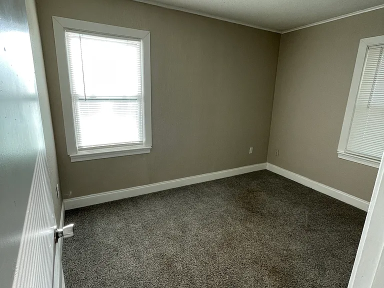 825 & 827 Burkett Ave #825 — Photo 4