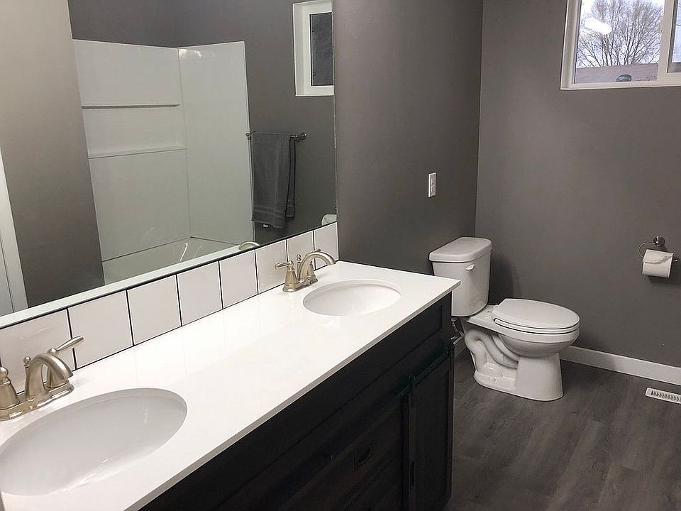 1st image of 104 Birchwood Cir S
