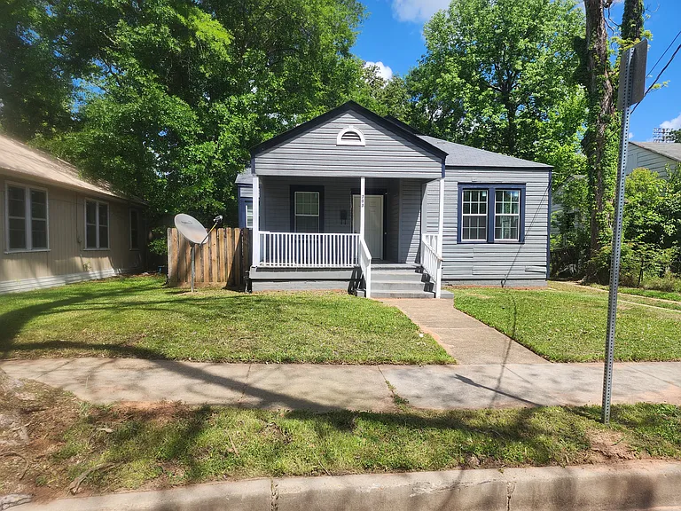 1703 Yale St — Photo 2