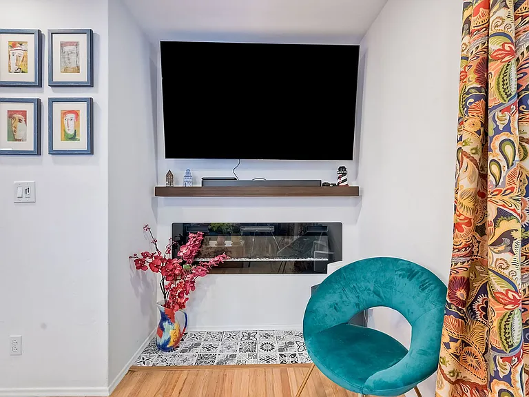 3470 Trumbull St — Photo 11
