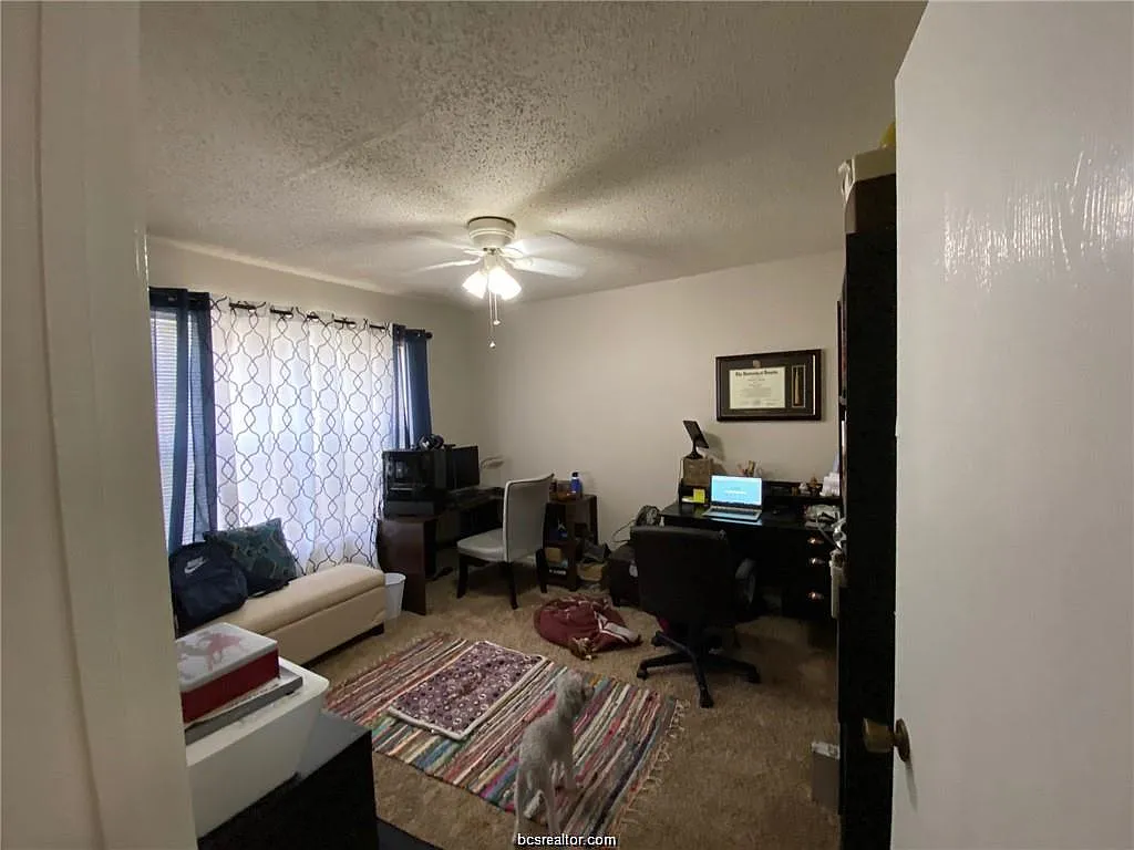 2 bed, 1.5 bath, 877 sqft, $900 — Photo 3