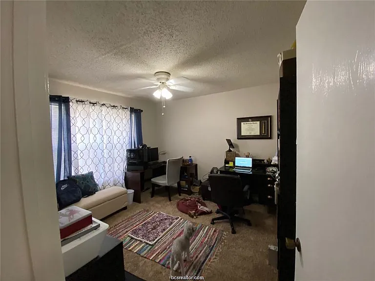 411 Manuel Dr #D — Photo 3