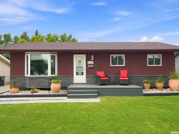 2010 37th STREET W, Saskatoon, SK S7L 4E3